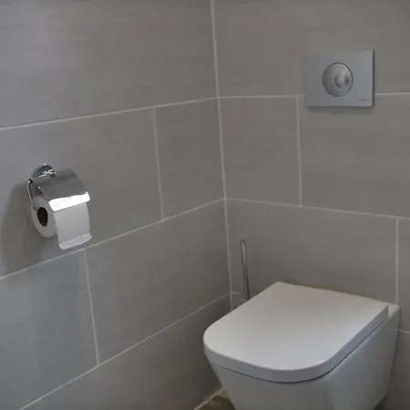 A 50m Reves De Les Bains De Apartment