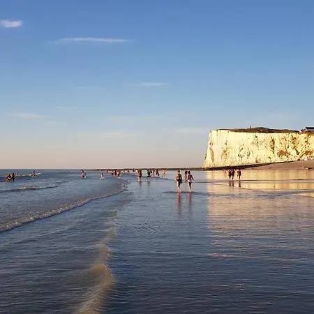 A 50m Reves De Les Bains De Διαμέρισμα