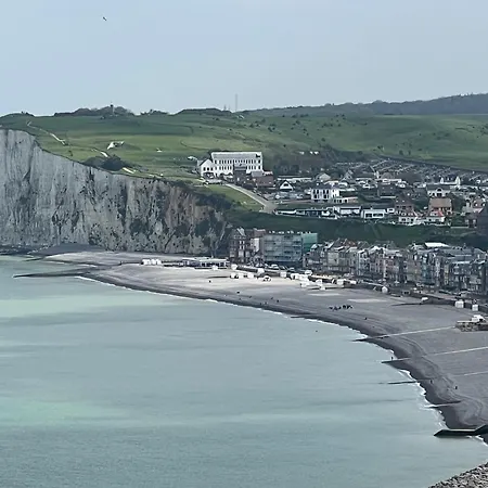 A 50m Reves De Les Bains De