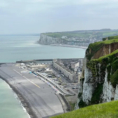 A 50m Reves De Les Bains De Apartment